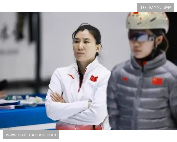 李琰率队夺一金两铜笑谈合约事